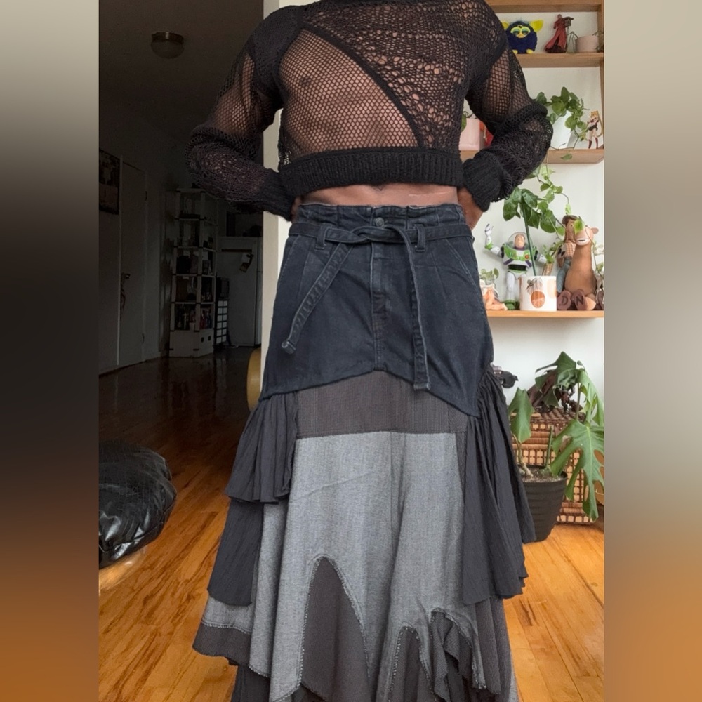 Asymmetrical ruffled teired skirt - Picture 13 of 16